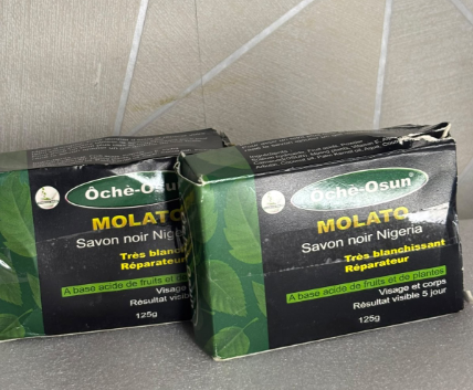 Savon Noir Molato Éclat Intense – Correcteur Anti-Taches & Teint Radieux